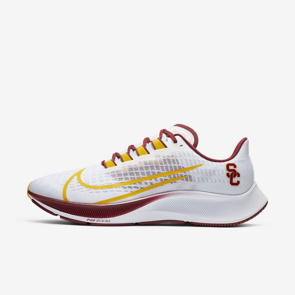 Chaussure De Running Nike College Zoom Pegasus 37 (USC) Blanche 1396-470 White/Pure Platinum/Team Crimson/University Gold Homme | CEM-44425692